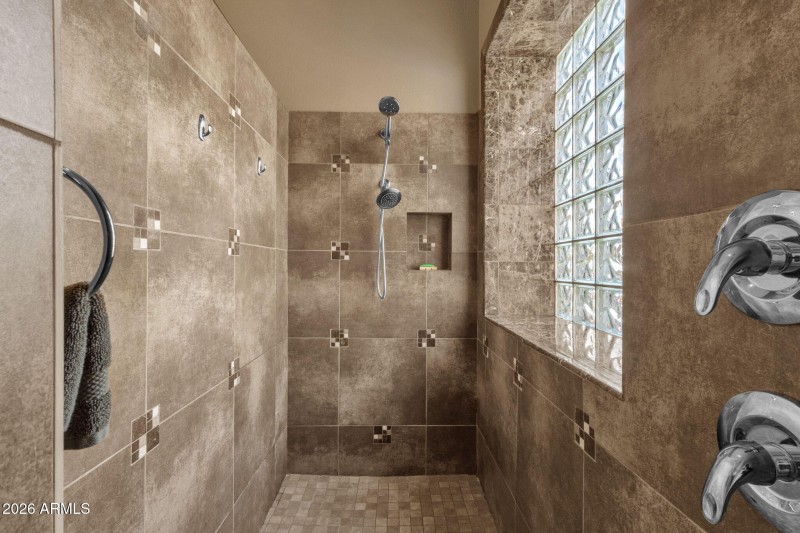 29-web-or-mls-4436-e-strawberry-dr