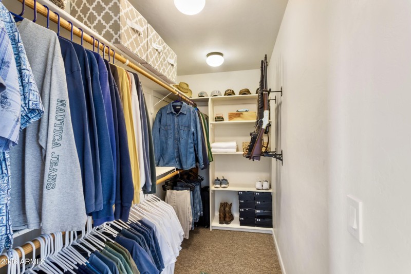 2 Walk-in closets