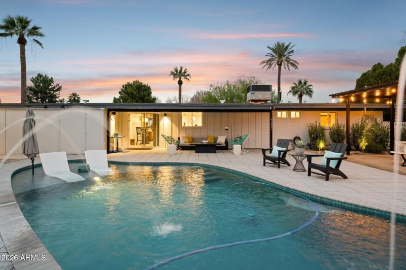 Rear elevation give palm springs vibes