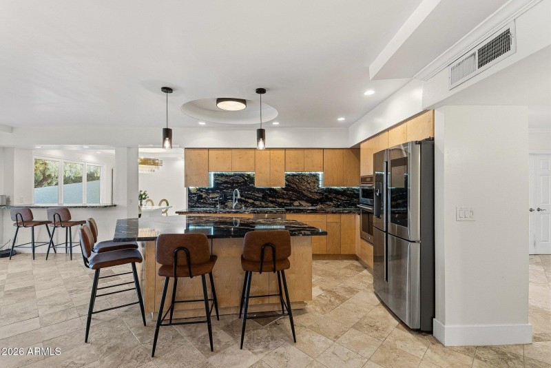 027_8935_n_82nd-23_225