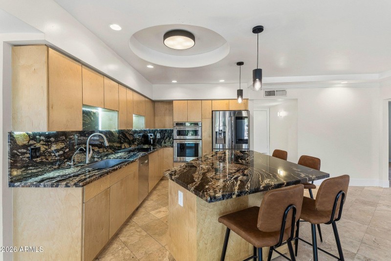 029_8935_n_82nd-25_888