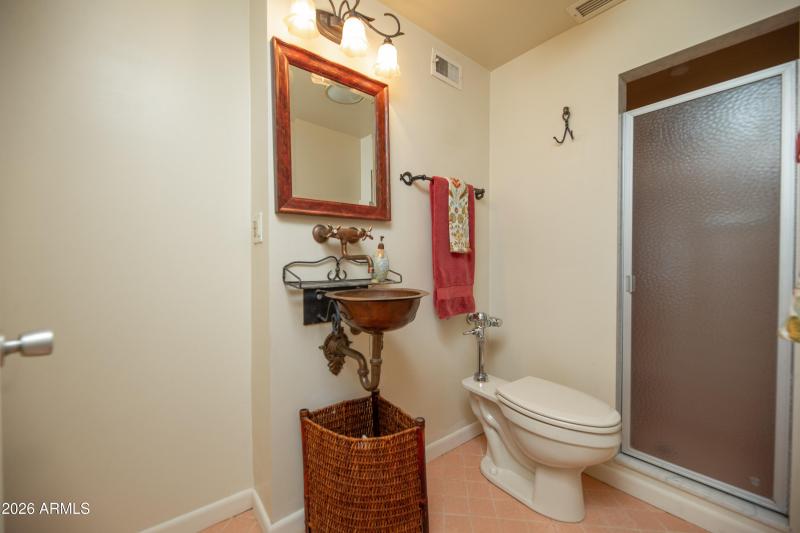 2201 N Central bath 3