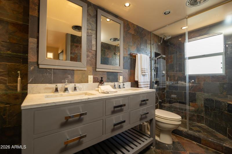 2201 N Central primary bath