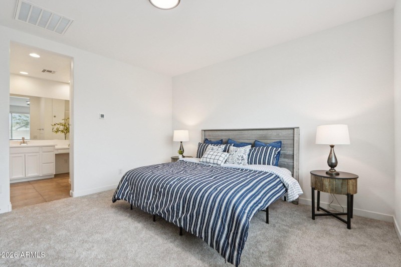 26-web-or-mls-W Cortez St-S1702-026