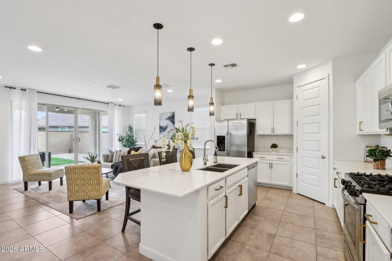 15-web-or-mls-W Cortez St-S1702-015