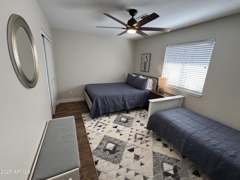 Large family bedroom sleeps 3