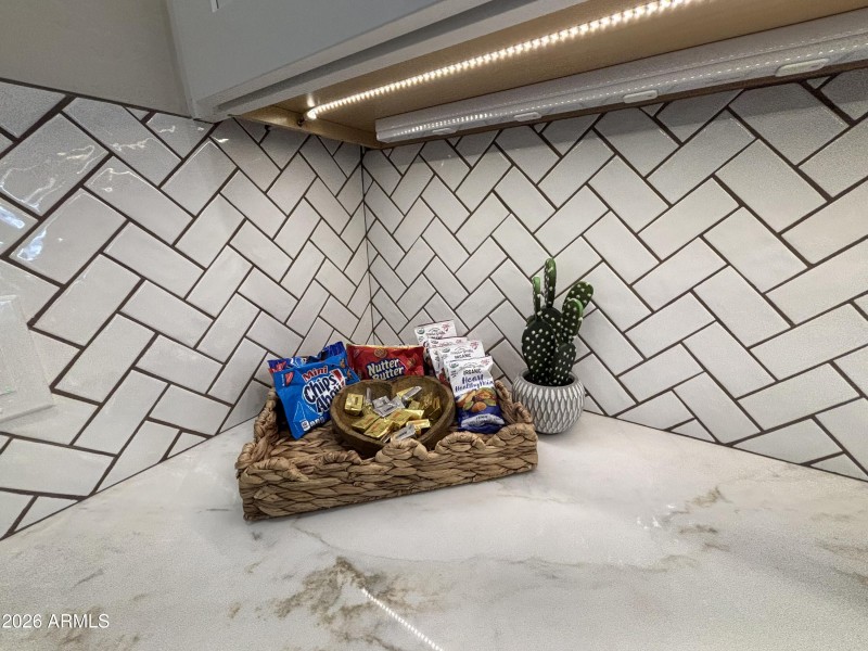 Underlighting under cabinets