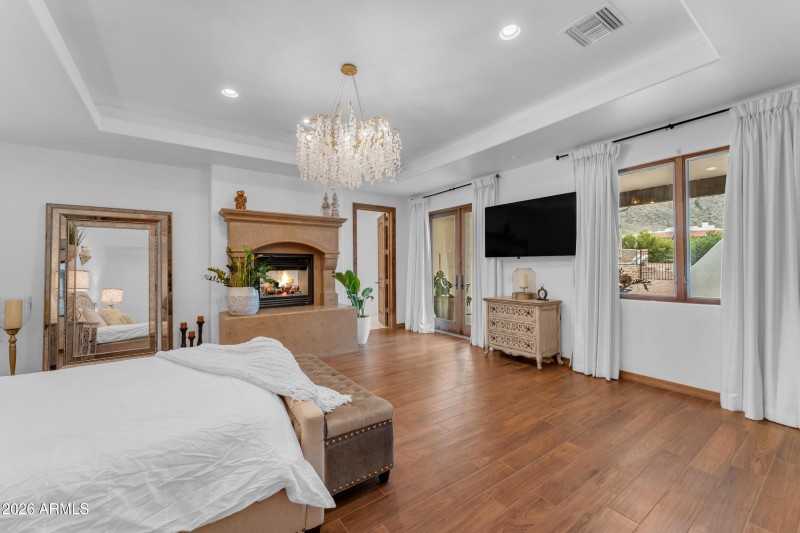 Master Bedroom w/fireplace