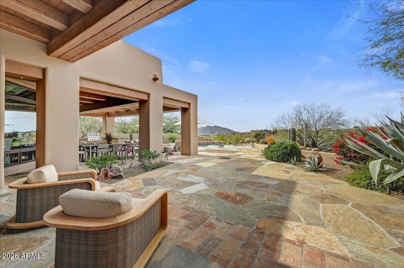 Expansive Patio