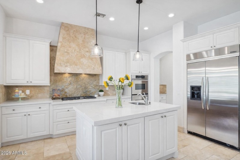 VIRTUALLY STAGED KITCHEN