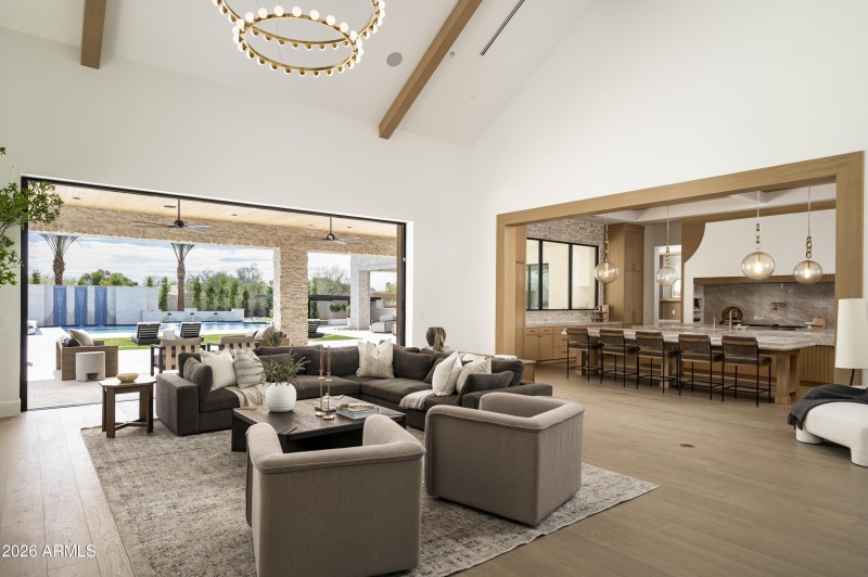 7031 E Paradise Drive-11