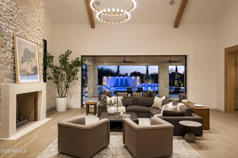 7031 E Paradise Drive-13