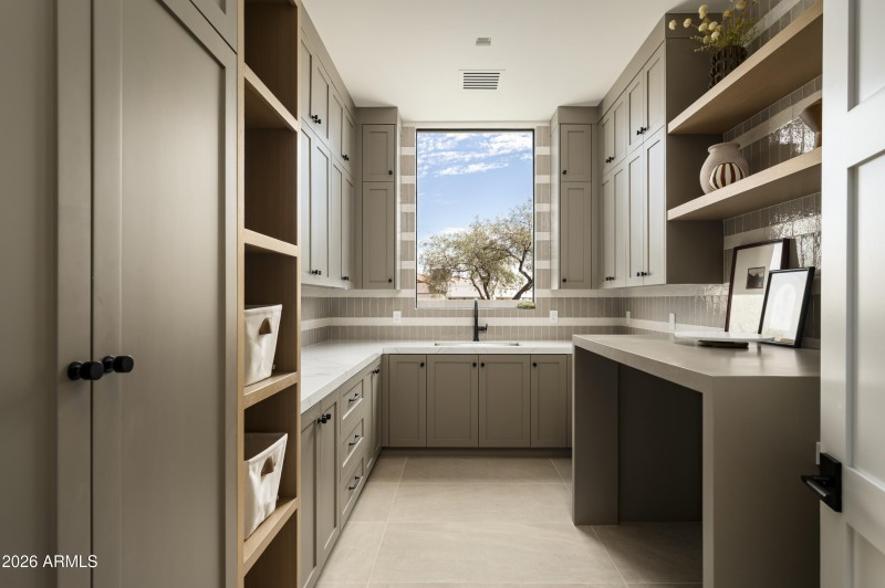 7031 E Paradise Drive-38