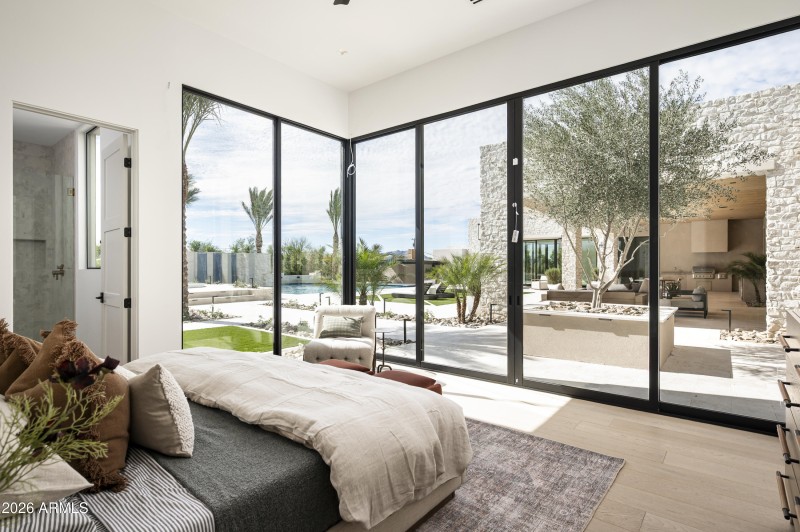 7031 E Paradise Drive-40