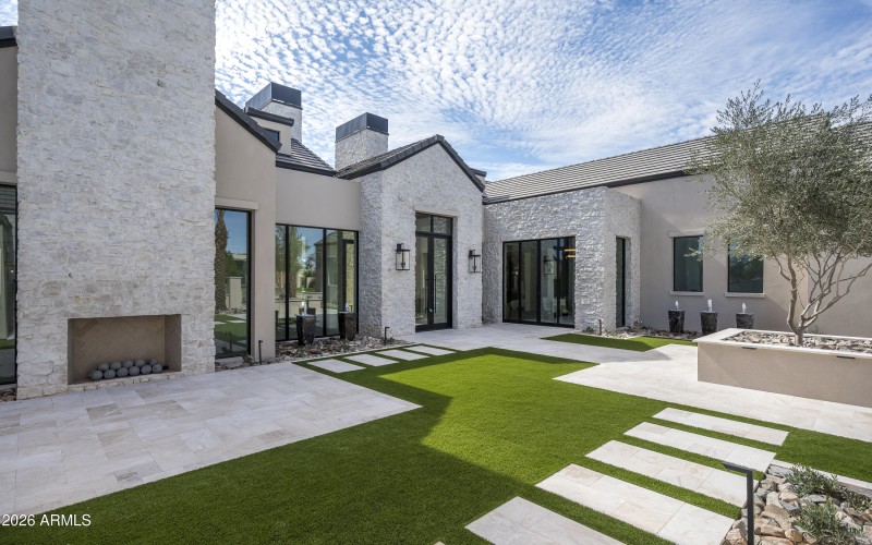 7031 E Paradise Drive-74