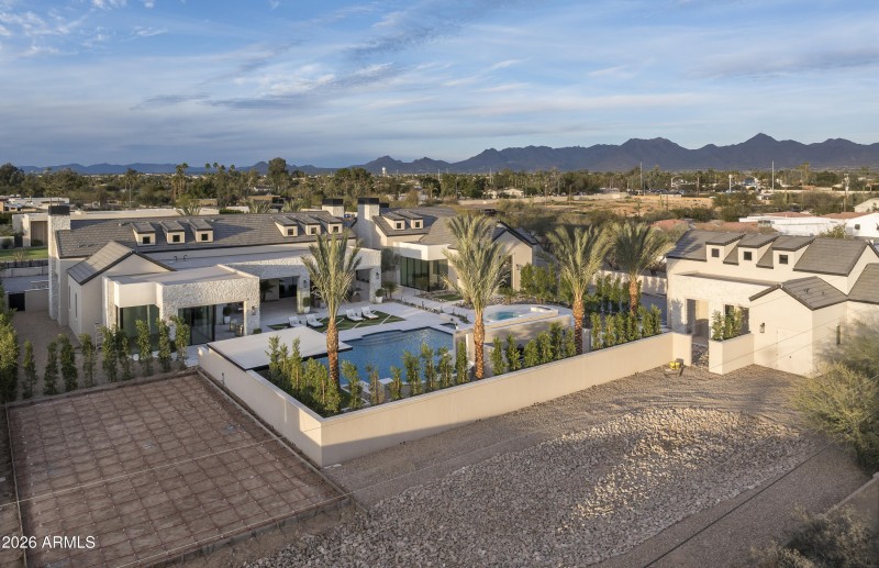 7031 E Paradise Drive-80