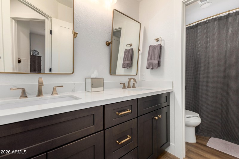 Full Bathroom w/ Dual Sinks