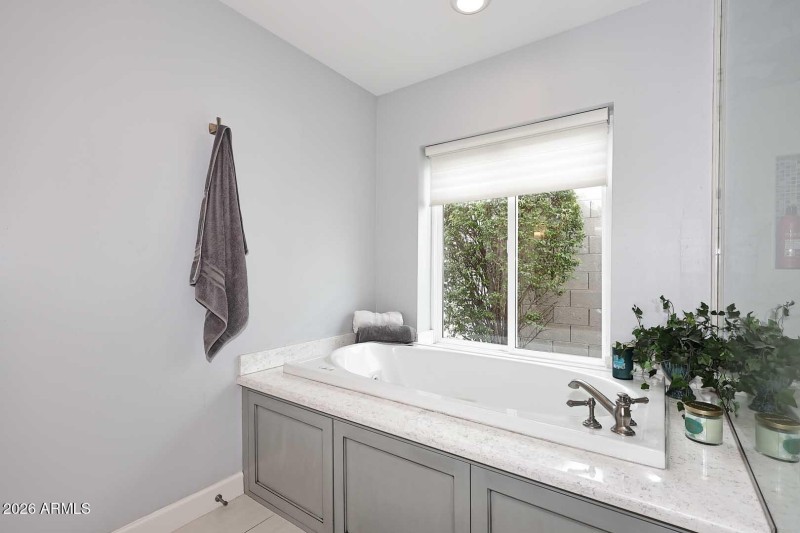 Primary Bath-Jetted Tub