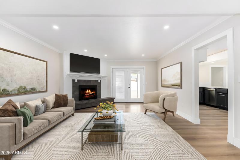 2511 E Fountain St-living