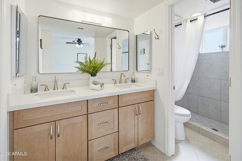 3933 W Pershing Ave-19