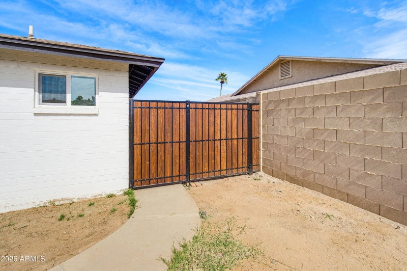 3933 W Pershing Ave-33