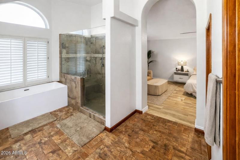 Primary Bath- declutterd