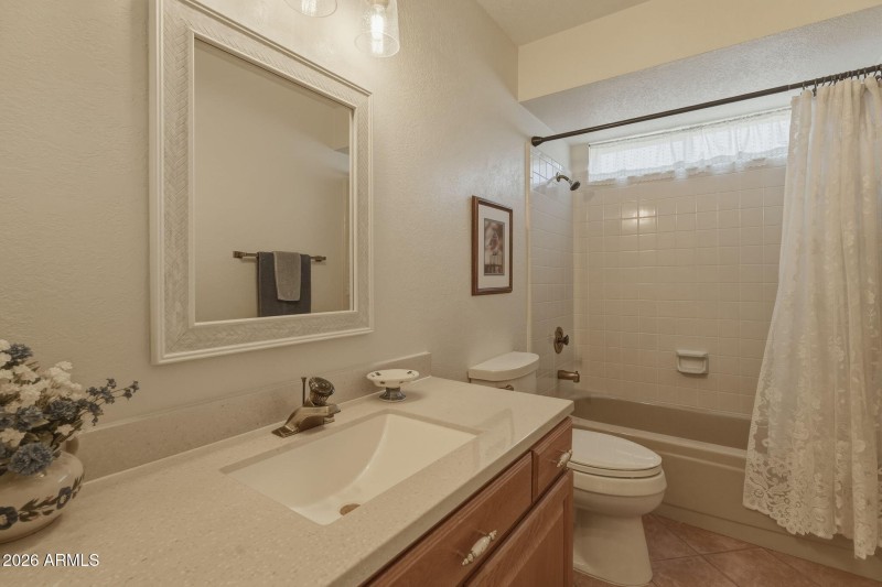 2118 LW - Guest Bath