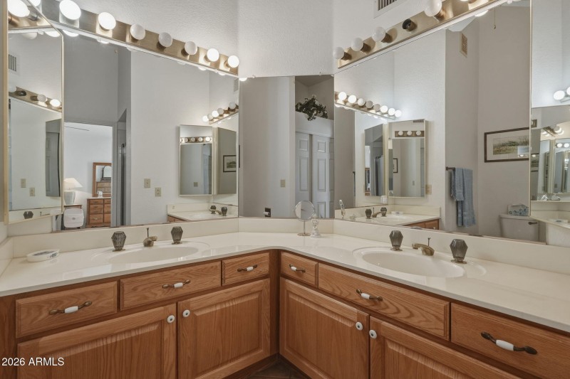 2118 LW - Master Bath