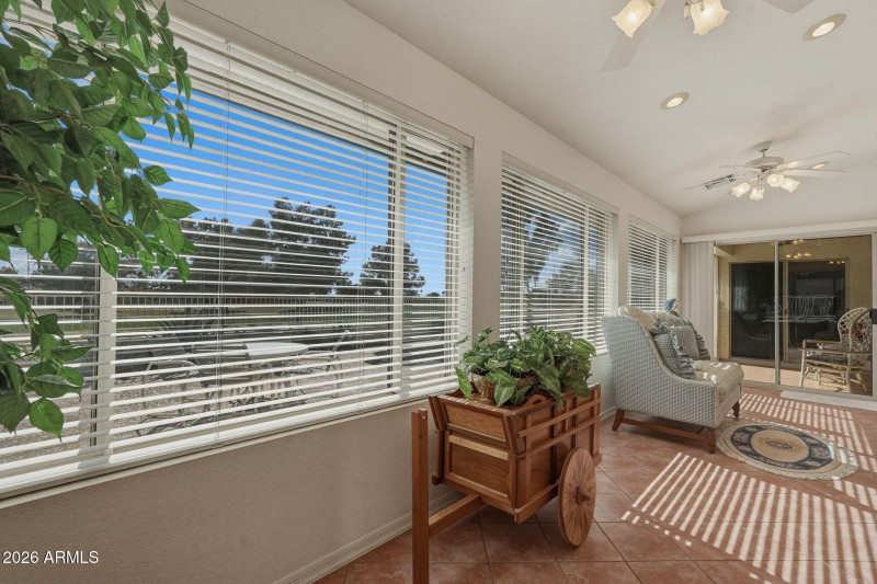 2118 LW - Sitting Rm