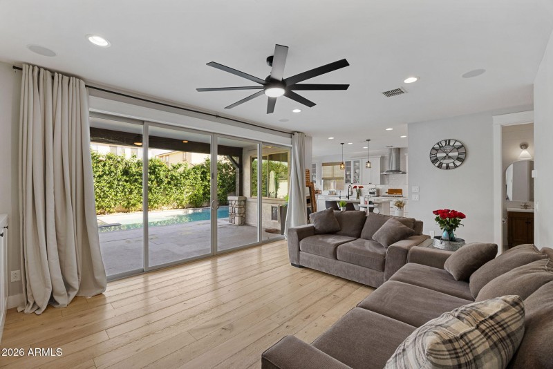 11-web-or-mls-4346-e-palo-verde-st