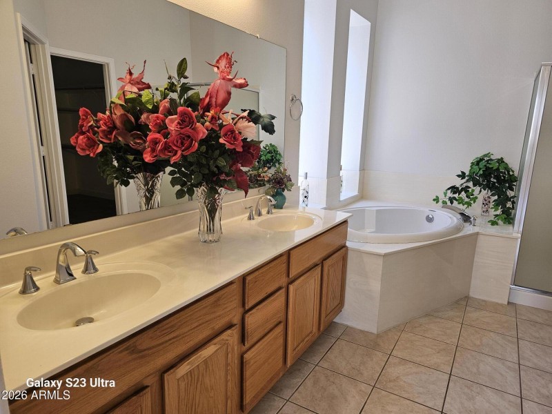 HUGE MASTER BATHROOM