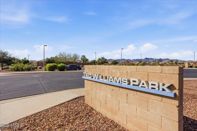 37-19861 W Buchanan_RedHogMedia