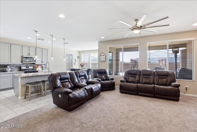 07-19861 W Buchanan_RedHogMedia