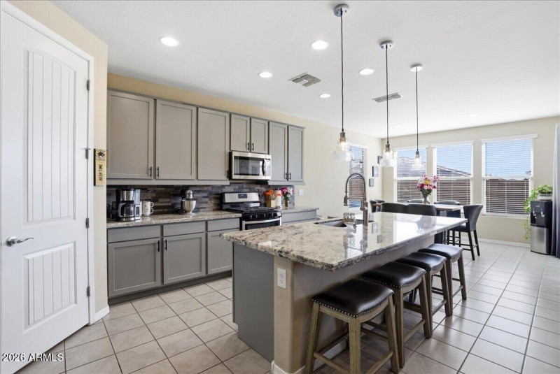 10-19861 W Buchanan_RedHogMedia