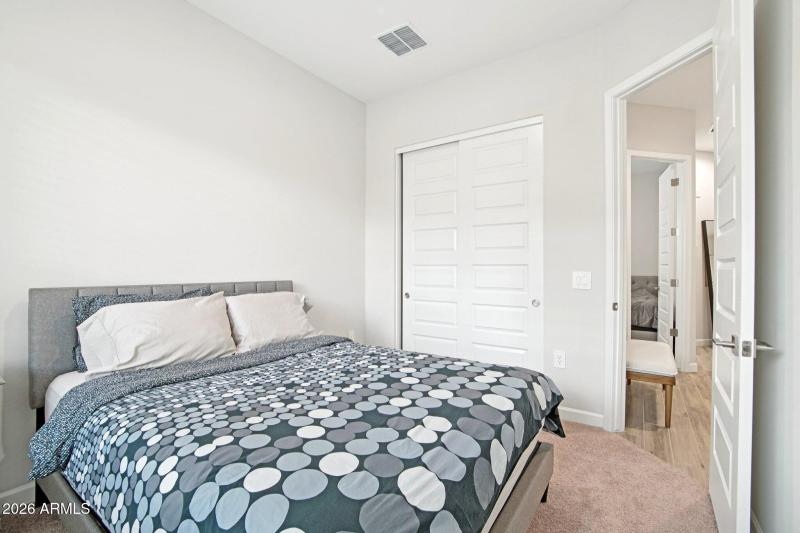 17-web-or-mls-N 59th St-S1802-015