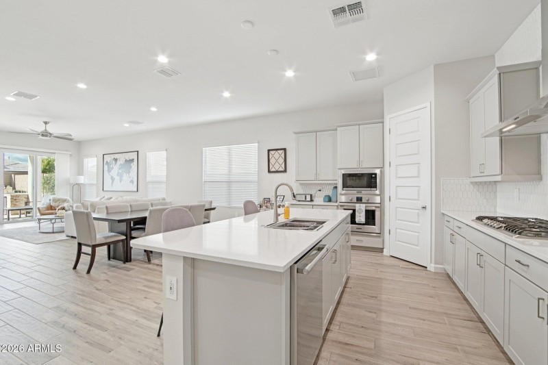 13-web-or-mls-N 59th St-S1802-011