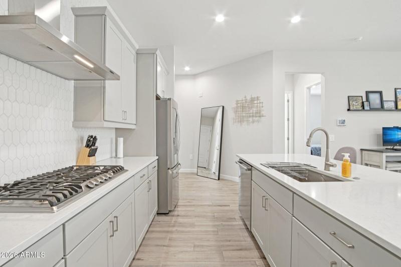 15-web-or-mls-N 59th St-S1802-013