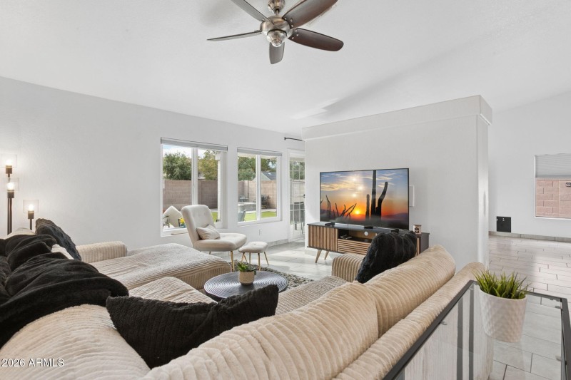 4-web-or-mls-901-w-juanita-ave