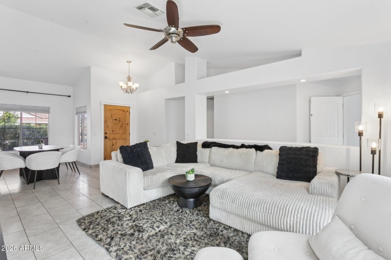 6-web-or-mls-901-w-juanita-ave