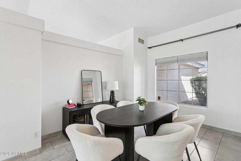 7-web-or-mls-901-w-juanita-ave