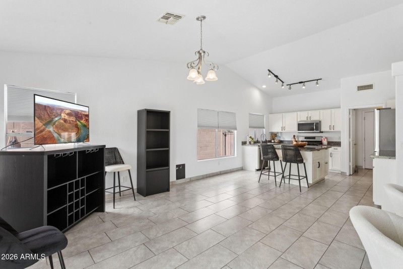 9-web-or-mls-901-w-juanita-ave