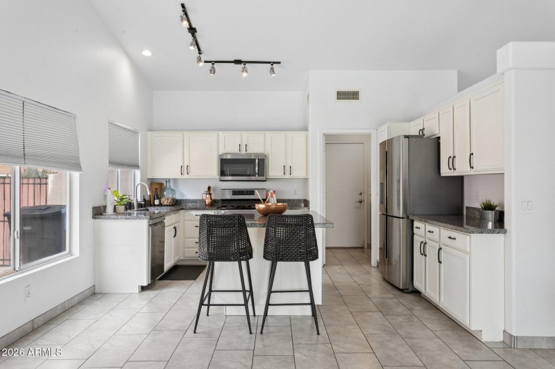 10-web-or-mls-901-w-juanita-ave