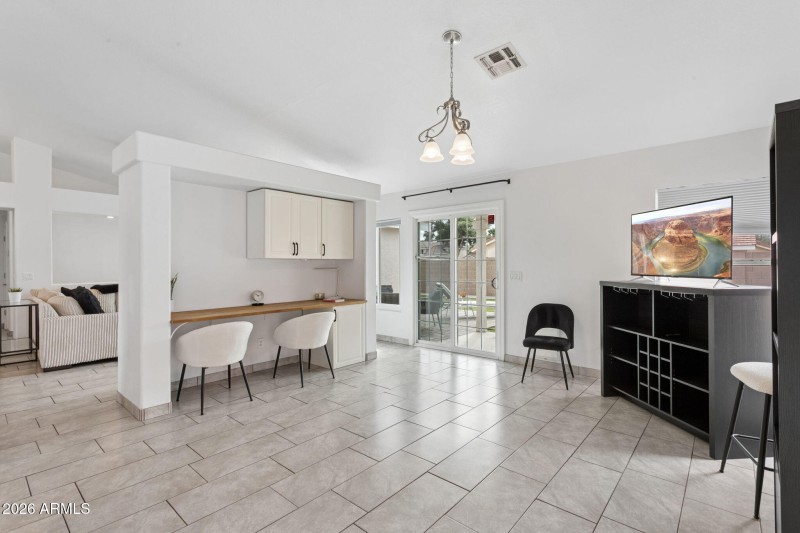 17-web-or-mls-901-w-juanita-ave