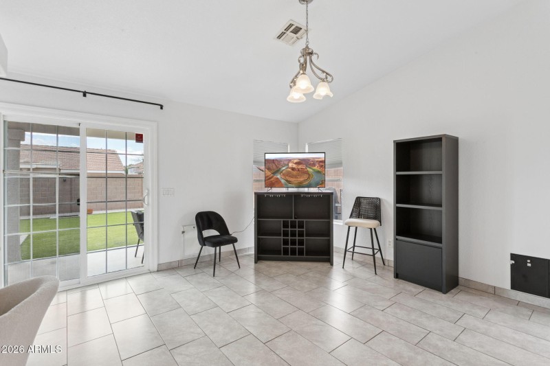 18-web-or-mls-901-w-juanita-ave