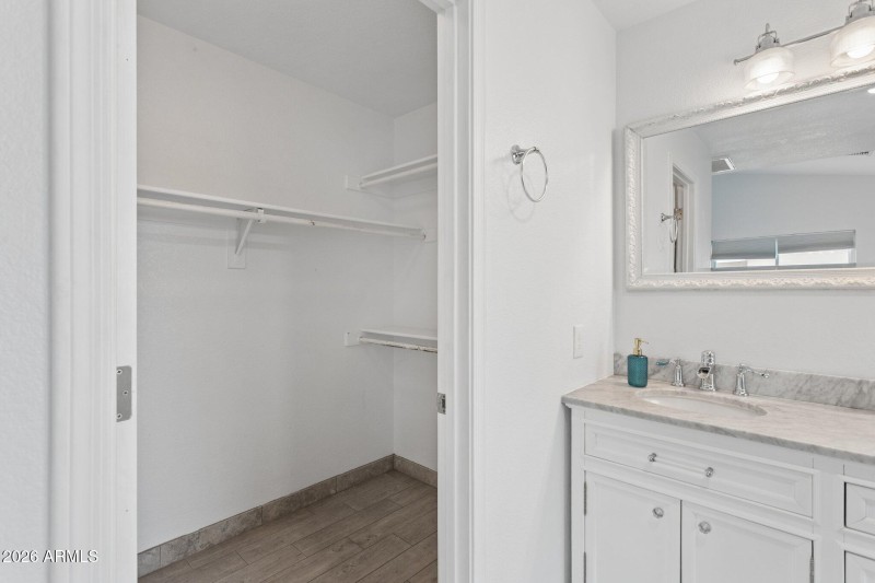 27-web-or-mls-901-w-juanita-ave