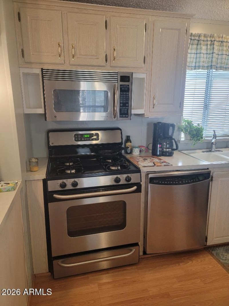 3614 kitchen stove, microwave, dishwashe