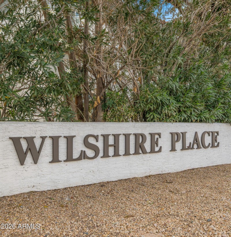 Wilshire Place Monument