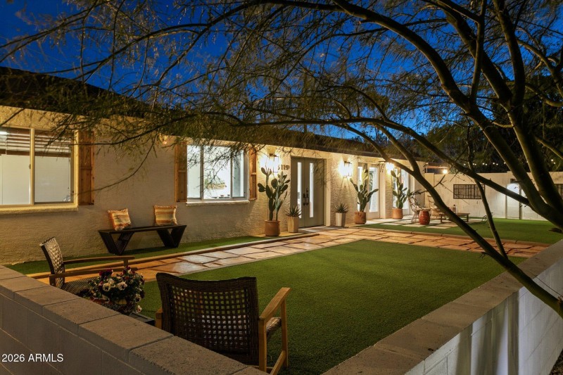 Pony-walled front courtyard