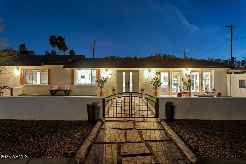 Quintessential Arcadia courtyard