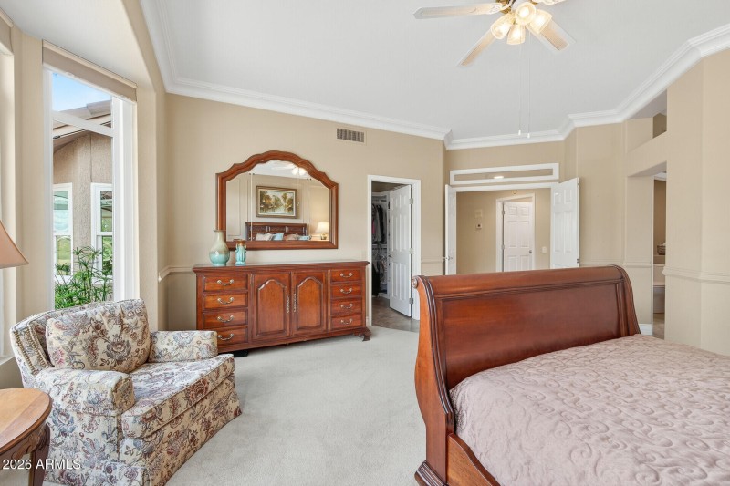 Primary bed towards WIC and Hall